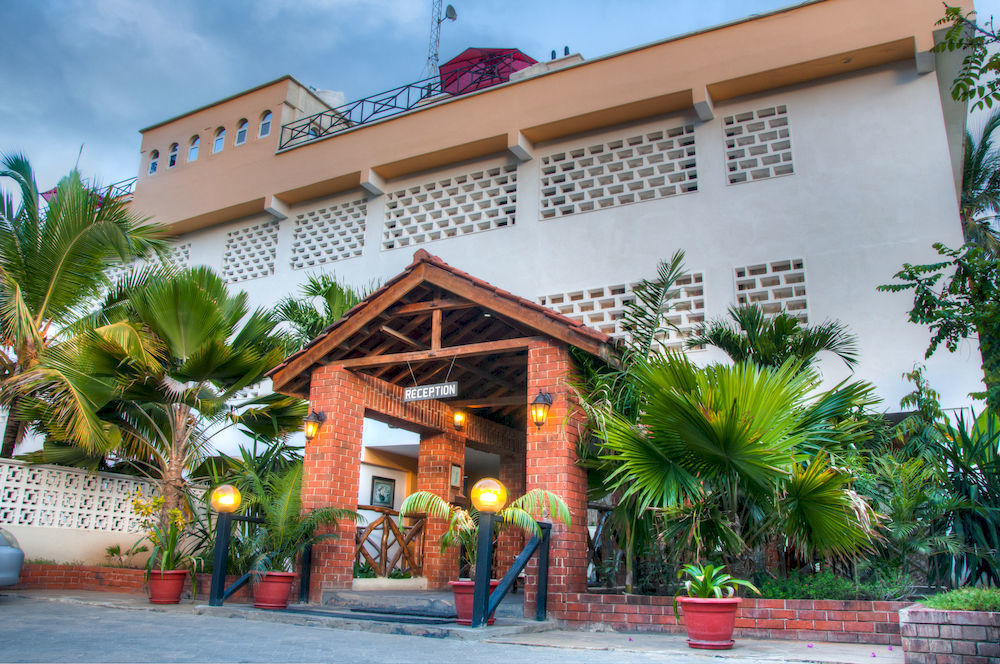 Kahama Hotel Mombasa Bamburi Exterior photo